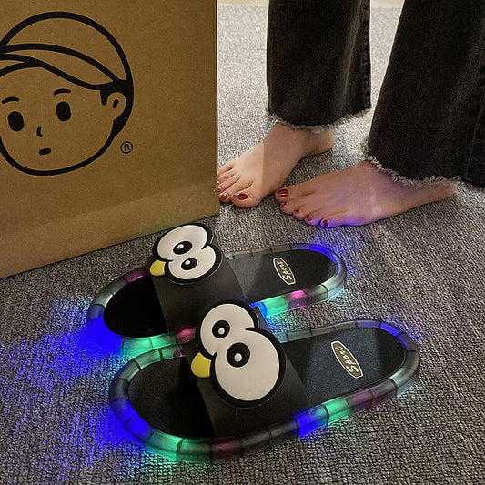 👣👣Cute slippers with cartoon motifs that glow